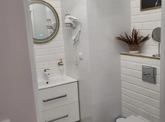 Pokój Z Własną Kuchnią I łazienką Suntago * Zyrardow